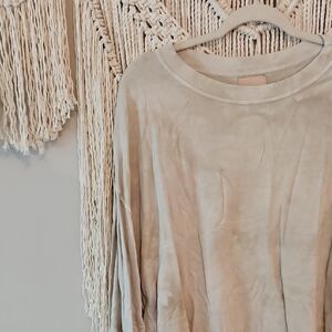 Elegant Cream Women's Sweatshirt